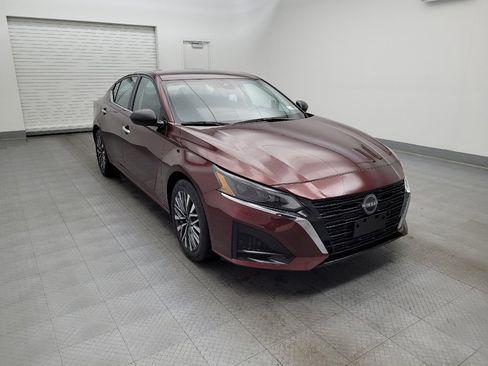 Used 2024 Nissan Altima 2.5 SV image 13