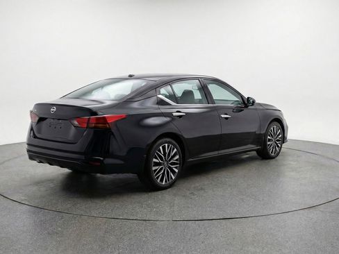 Used 2025 Nissan Altima 2.5 SV FWD image 9
