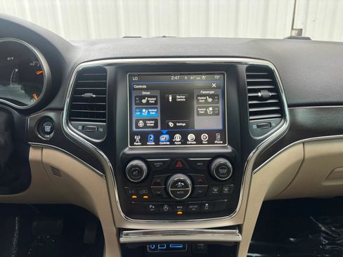 Used 2017 Jeep Grand Cherokee Limited w/ Luxury Group II AWD/4WD image 32