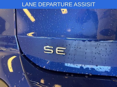 Used 2024 Volkswagen Taos SE w/ Panoramic Sunroof Package image 15