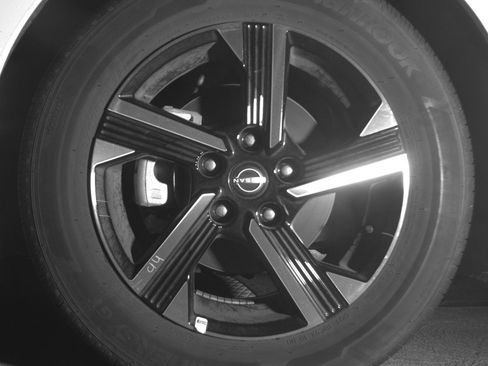 Used 2025 Nissan Sentra SV FWD image 12