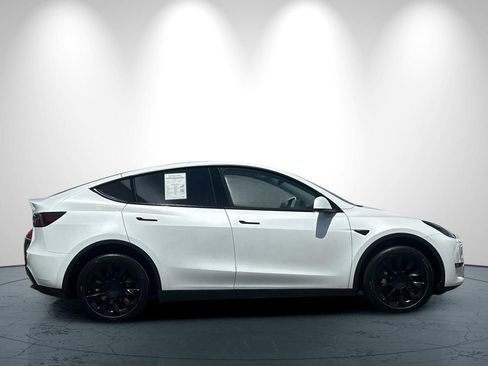 Used 2023 Tesla Model Y Long Range AWD/4WD image 3