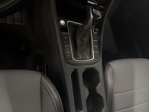 Used 2025 Volkswagen Jetta SE FWD image 17