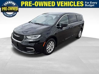 Used 2025 Chrysler Pacifica Select FWD video 1