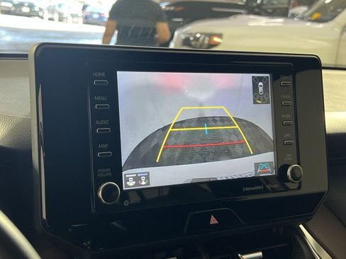 Used 2022 Toyota Venza XLE AWD/4WD image 19