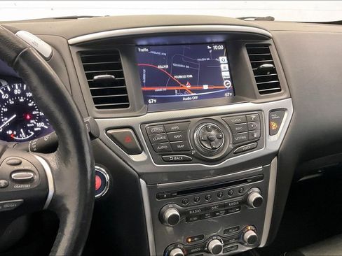 Used 2019 Nissan Pathfinder SL image 5