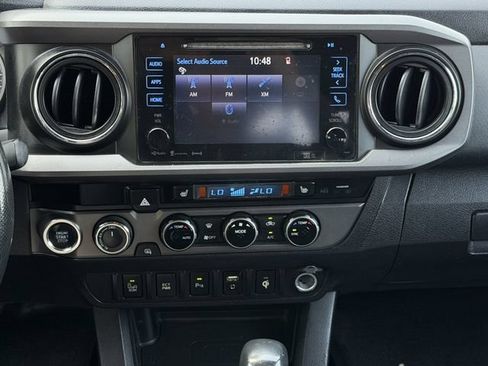 Used 2016 Toyota Tacoma TRD Off-Road w/ Premium & Technology Package AWD/4WD image 16