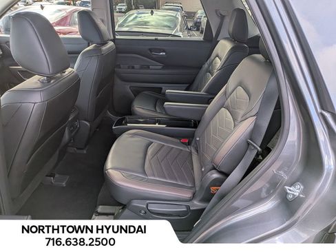 Used 2022 Nissan Pathfinder Platinum image 7