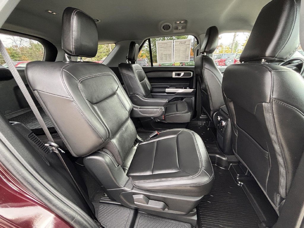 Used 2023 Ford Explorer XLT w/ Equipment Group 202A AWD/4WD image 17