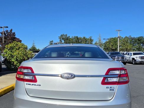 Used 2018 Ford Taurus SEL w/ Equipment Group 201A AWD/4WD image 5