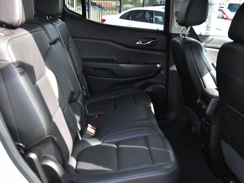 Used 2023 GMC Acadia SLT image 45