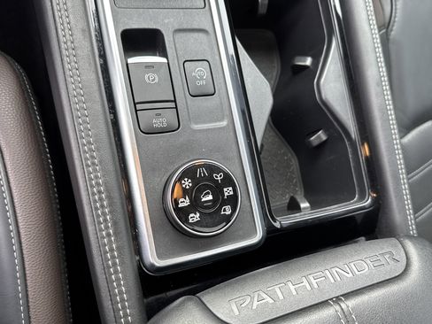 Used 2023 Nissan Pathfinder Platinum image 39