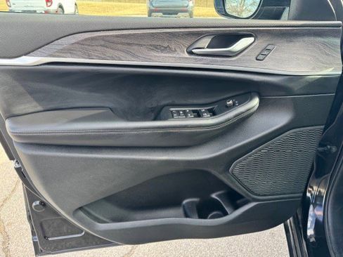 Used 2024 Jeep Grand Cherokee L Limited w/ Luxury Tech Group II image 11