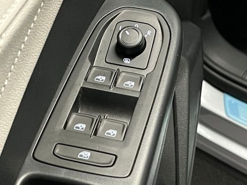 New 2025 Volkswagen Taos SEL image 17