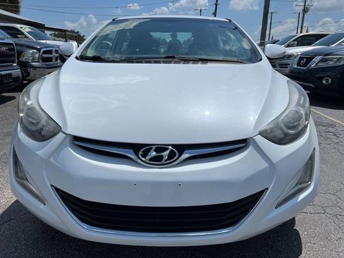 Used 2015 Hyundai Elantra SE w/ Option Group 03 FWD image 3