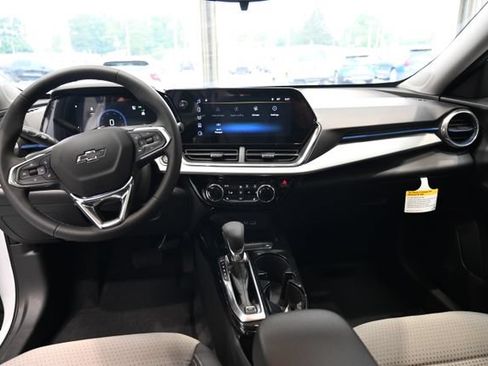 New 2026 Chevrolet Trax LT w/ Sunroof Package FWD image 12