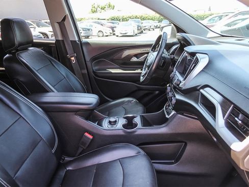 Used 2022 GMC Terrain SLT image 13