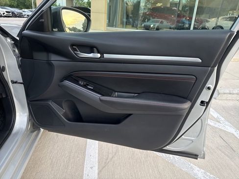 Used 2023 Nissan Altima 2.5 SR image 18
