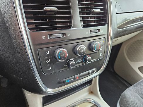 Used 2016 Dodge Grand Caravan SXT w/ Rear Park Assist Package image 21