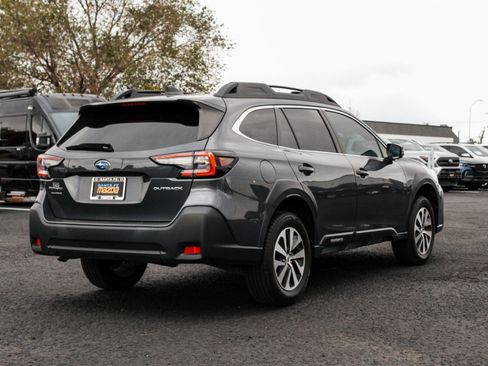 Used 2024 Subaru Outback Premium AWD/4WD image 5