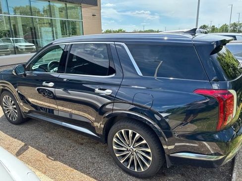 Used 2023 Hyundai Palisade Calligraphy AWD/4WD image 2