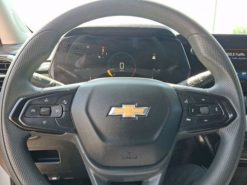 Used 2025 Chevrolet TrailBlazer LT AWD/4WD image 18