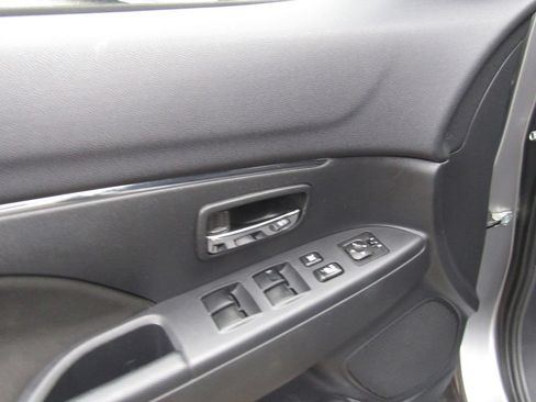 Used 2018 Mitsubishi Outlander Sport LE AWD/4WD image 22