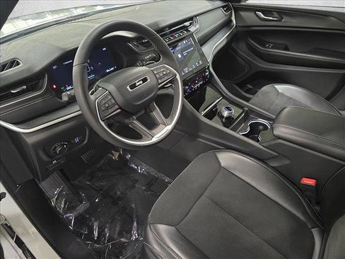 Used 2024 Jeep Grand Cherokee L Altitude image 16