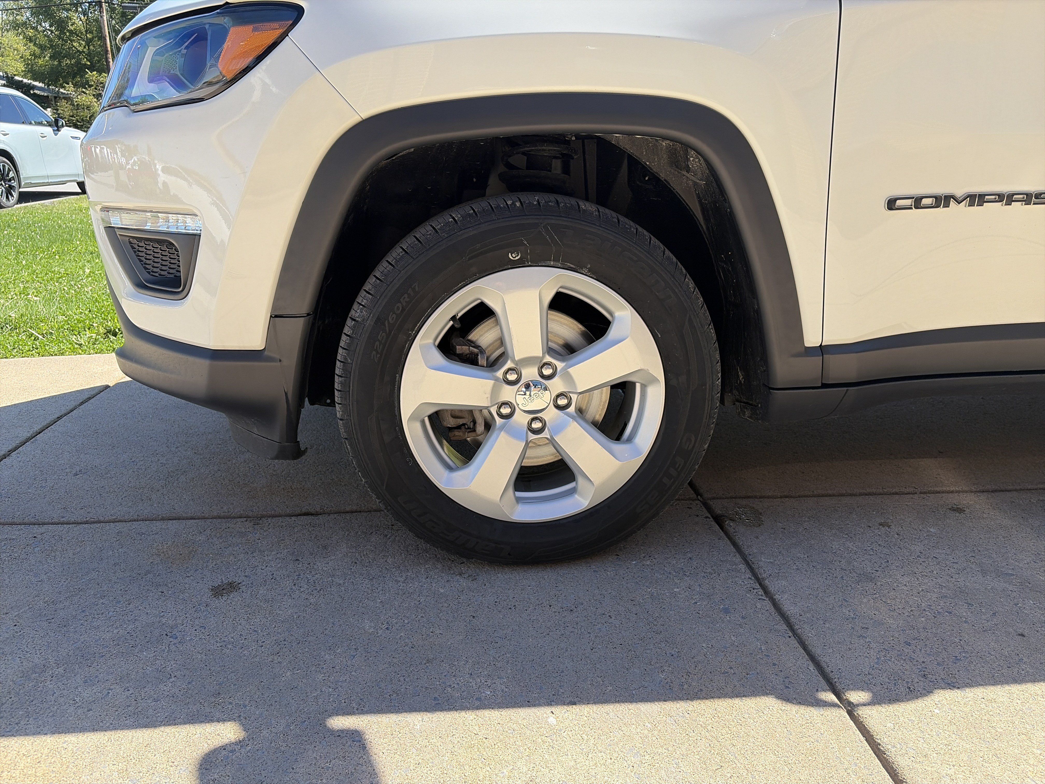 Used 2018 Jeep Compass Latitude w/ Popular Equipment Group AWD/4WD image 11