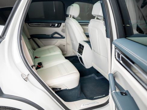 Certified 2023 Porsche Cayenne S Platinum AWD/4WD image 41