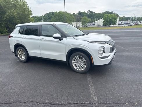Used 2022 Mitsubishi Outlander ES FWD image 30