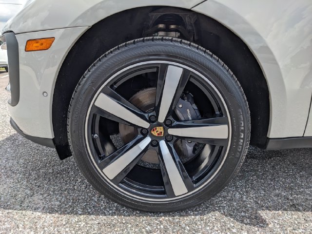 Used 2023 Porsche Macan Turbo AWD/4WD image 10