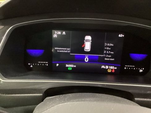 New 2023 Volkswagen Tiguan SE w/ Panoramic Sunroof Package image 8