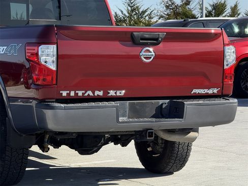 Used 2017 Nissan Titan PRO-4X image 6