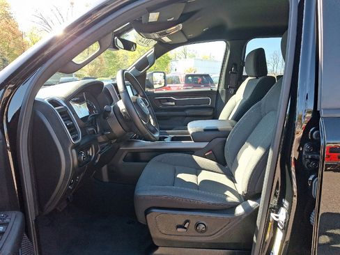 Used 2022 RAM 1500 Big Horn AWD/4WD image 3