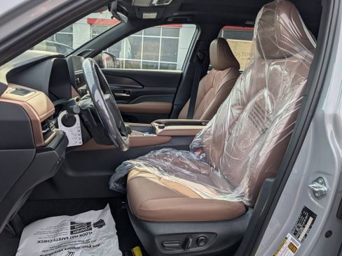 New 2026 Toyota Grand Highlander AWD Hybrid image 12