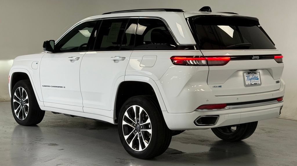 Used 2023 Jeep Grand Cherokee Overland AWD/4WD image 4