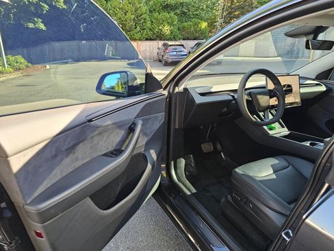 Used 2026 Tesla Model Y Long Range AWD/4WD image 23