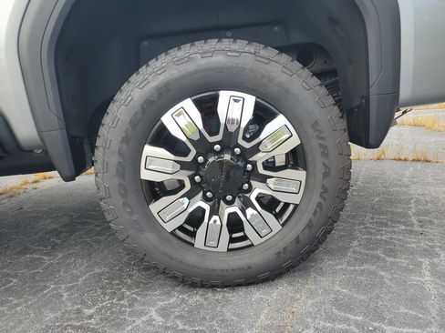 New 2025 GMC Sierra 2500 Denali image 8