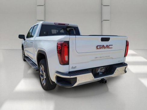 Used 2025 GMC Sierra 1500 SLT RWD image 8