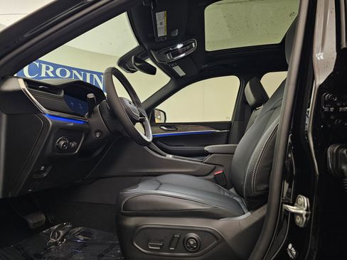 New 2025 Jeep Grand Cherokee Overland image 14