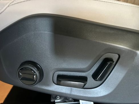 New 2026 Volvo XC90 B6 Plus w/ Protection Package Premier image 11