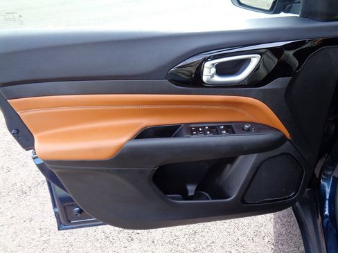 Certified 2024 Jeep Compass Limited image 7