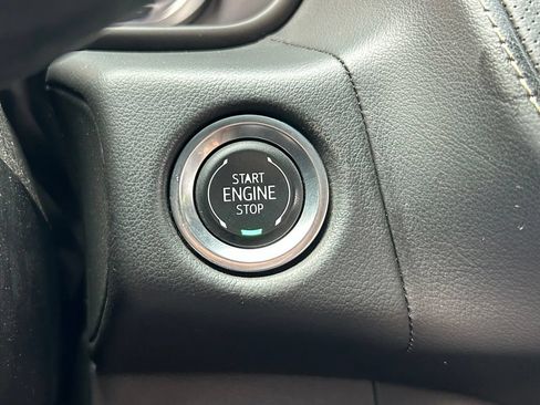 Used 2024 GMC Yukon XL SLT w/ SLT Premium Package RWD image 29