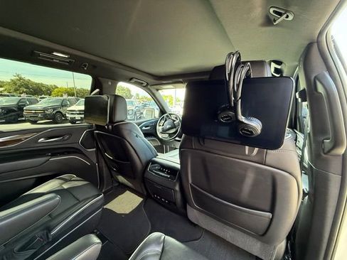 Used 2021 Cadillac Escalade Premium Luxury AWD/4WD image 4