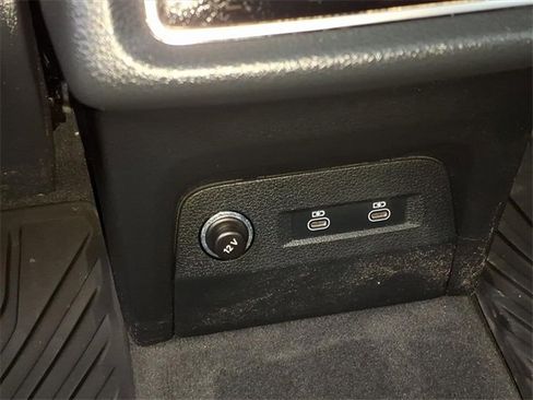 Used 2022 Audi e-tron Premium w/ Convenience Plus Package image 11