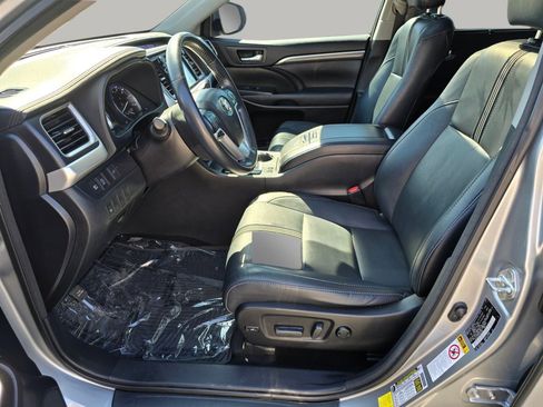 Used 2017 Toyota Highlander SE AWD/4WD image 25