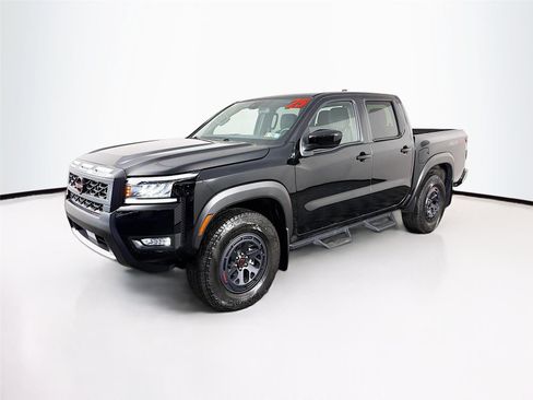 Used 2025 Nissan Frontier PRO-4X AWD/4WD image 3