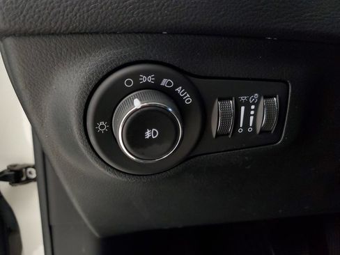Used 2018 Jeep Compass Trailhawk w/ Navigation Group AWD/4WD image 13