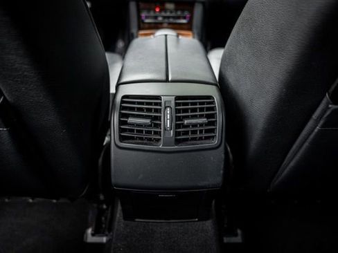 Used 2014 Mercedes-Benz E 550 4MATIC Sedan image 46